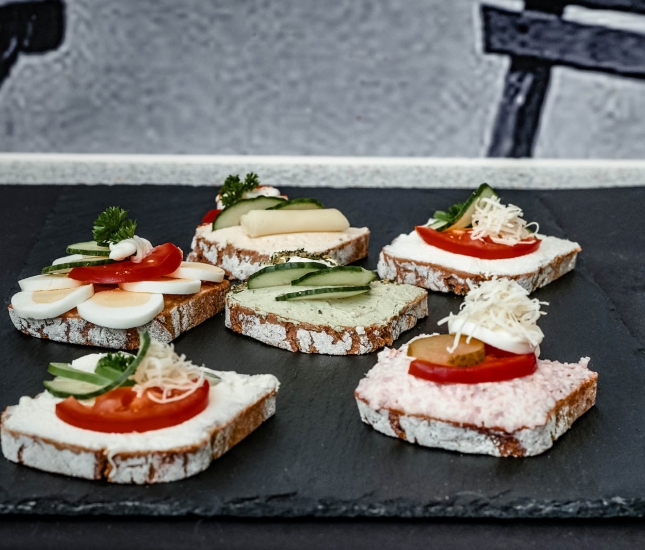 gesunde Schwarzbrotbrötchen